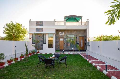 Parvam Retreat | Charming Pet-friendly 2-BHK Villa With Private Pool, Garden, Terrace & Aravali Hill Views – 2 bedroom villa in Udaipur, Rajasthan