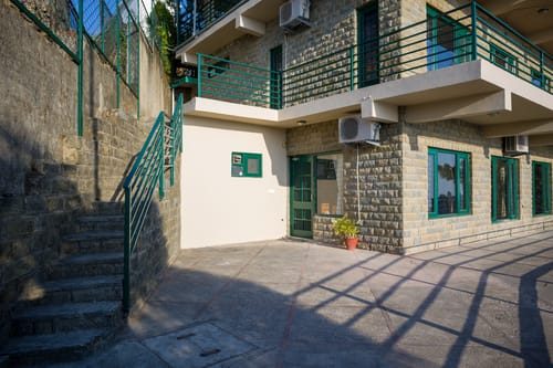 Pine View Cottage | Pet-friendly 3-BHK Himalayan Retreat with Scenic Sit-Out Areas