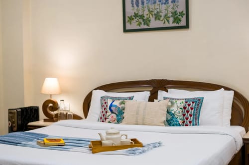 Lakeview Manor | Charming 5-BHK Lakeside Retreat With Garden & Balconies – 5 bedroom villa in Nainital, Uttarakhand