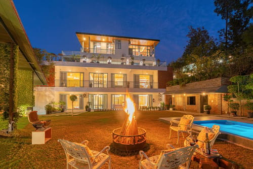 Utopia @ Aykon Estate w/ Outdoor Pool – 8 bedroom villa in Kasauli, Himachal Pradesh