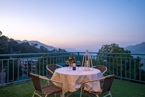 Moon @ Aykon Estate W/ Outdoor Pool – 2 bedroom villa in Kasauli, Himachal Pradesh