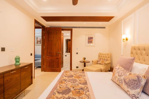 Royce Cottage | Luxe Hilltop 4-BHK Retreat With Indoor Bar, Terrace & Scenic Views