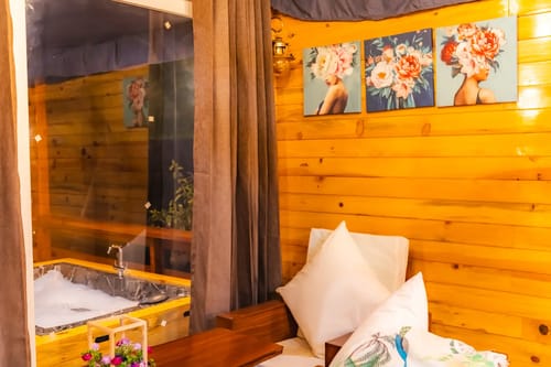 The Kingfisher Treehouse With Jacuzzi – 1 bedroom villa in Mussoorie, Uttarakhand