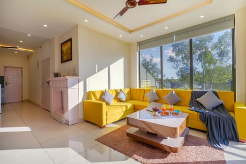 Hillshades Retreat | 6-BHK Villa With Sit-out Area, Private Pool, Restro, Game Zone, Panoramic Hill Views & a Lift – 6 bedroom villa in Kasauli, Himachal Pradesh
