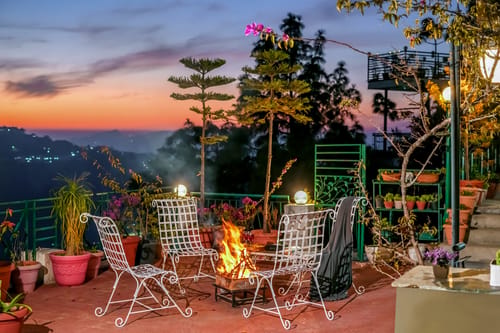 Berlin House | 4-BHK Pet-friendly Villa with Outdoor Seating & Perfect Sunset, Sunrise & Valley Views – 4 bedroom villa in Kasauli, Himachal Pradesh
