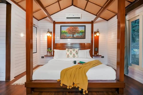 Waterfall Vista- Luxe Treehouse by "The Skydrift" – 1 bedroom villa in Mussoorie, Uttarakhand