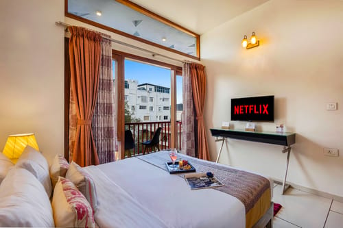 The Jazminn Skyglass | 3-BHK Pet-friendly Apartment with Balcony | Near Bengaluru Palace – 3 bedroom villa in Bengaluru, Karnataka