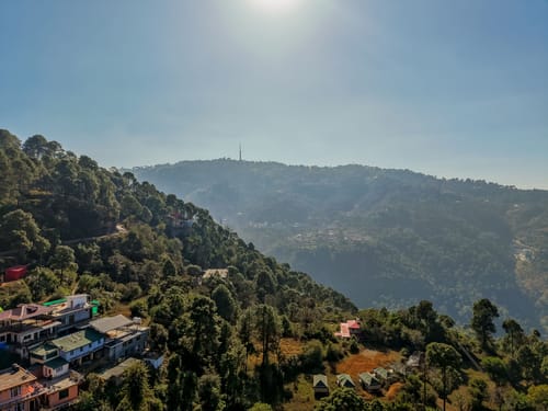 Golden Meadow Villa | Pet-friendly Hillside 3-BHK Retreat With Outdoor Lounge, Balcony & Scenic Views – 3 bedroom villa in Kasauli, Himachal Pradesh