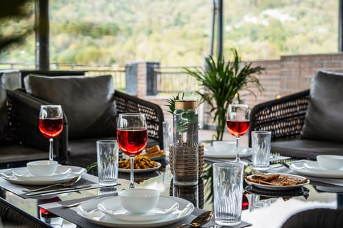 Panchvati Veloraa | Spacious Pet-Friendly 6-BHK Apartment | Scenic Views & Sit-Out Area – 6 bedroom villa in Kasauli, Himachal Pradesh