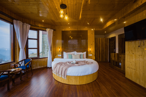 Pine Shadow Flamingo | Pet-friendly Hilltop Suite With Panoramic Views & Restaurant – 1 bedroom villa in Shimla, Himachal Pradesh