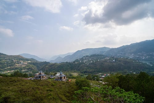 Echo By The Lakes | Lake-View Pet-friendly 2-Bedroom Retreat With Common Garden & Game Zone – 2 bedroom villa in Nainital, Uttarakhand