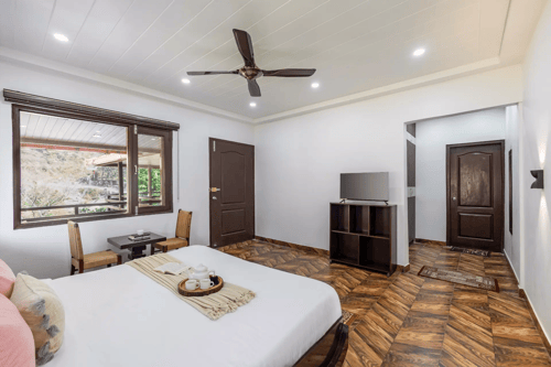 Madhuram Villa | Pet-Friendly 5-BHK Hillside Retreat With Garden & Balcony – 5 bedroom villa in Dehradun, Uttarakhand