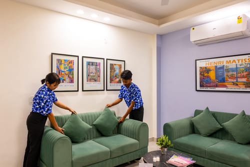 Liv Regalia Serviced Apartments | 1-BHK Suite with Restaurant, Lift, Gym & Conference Room | 1 km from Millennium City Centre – 1 bedroom villa in Delhi NCR, Delhi