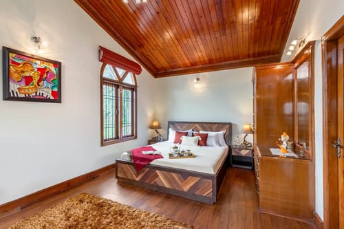 The Meadow | Elegant 3-BHK Hill Retreat With Entertainment Lounge & Terrace – 3 bedroom villa in Nainital, Uttarakhand