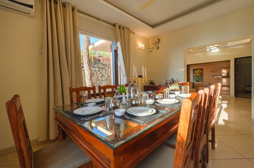 Golden Meadow Villa | Pet-friendly Hillside 3-BHK Retreat With Outdoor Lounge, Balcony & Scenic Views – 3 bedroom villa in Kasauli, Himachal Pradesh