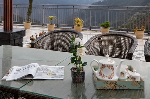 Cliff Zen | 2-BHK | Kitchen | Outdoor Sitting Area | Lift – 2 bedroom villa in Shimla, Himachal Pradesh