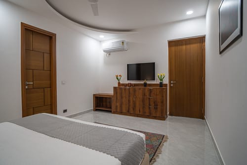 Udgam Vilas 3-BHK | Elegant Pet-friendly Apartment With Lift & Balcony Near Robber’s Cave – 3 bedroom villa in Dehradun, Uttarakhand