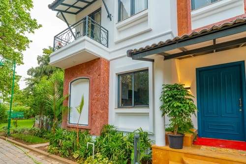 Laguna Aura | 4-BHK | Pvt Pool & Garden | Bar