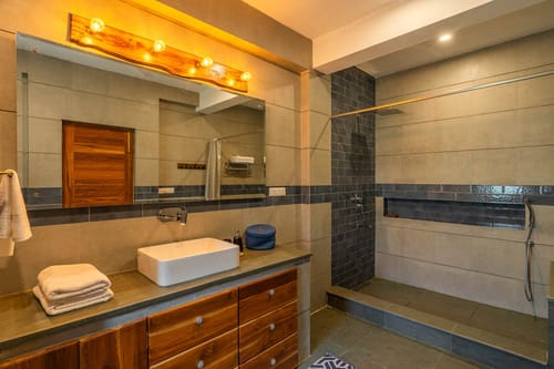 Shamrock Riverfront – 5 bedroom villa in Manali, Himachal pradesh