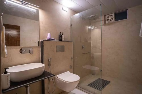 Headingly Suites | Lake-Facing 2-Room Retreat Just Above Mall Road