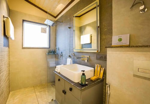 Esh Cottage Moss | Hilltop 2-BHK Retreat with Open-air Jacuzzi, Shared Garden, Pool & Cosy Lounge