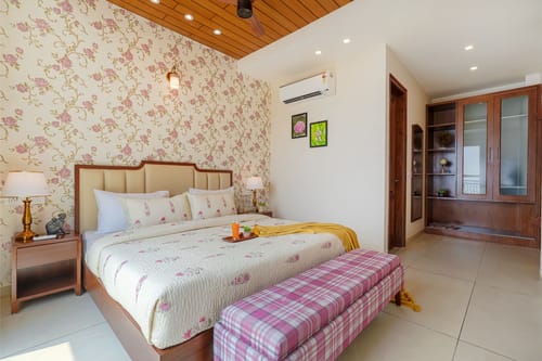 Konifer Wild Fern | Hilltop 2-BHK Retreat with Scenic Views, Shared Garden & Outdoor Seating Space – 2 bedroom villa in Kasauli, Himachal Pradesh