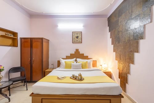 Abhimanyu Mansion Pearl | A 6-BHK Manor With Rajasthani Charm & a Garden In City’s Heart – 6 bedroom villa in Udaipur, Rajasthan