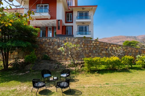 Godan Terra Cove | 6-BHK Retreat with Private Pool, Garden & Elevated Gazebo, featuring Stunning Hill & River Views – 6 bedroom villa in Udaipur, Rajasthan