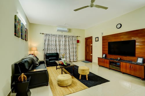 Saffron Breeze | 1-Room in an Apartment with Shared Living, Dining, Lift & Balcony | Women Only – 1 bedroom villa in Bengaluru, Karnataka
