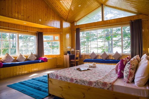 Hill Top Farmstead | Heritage 3-BHK English-Style Villa With Balcony, Gazebo & Stunning Hill Views – 3 bedroom villa in Shimla, Himachal Pradesh
