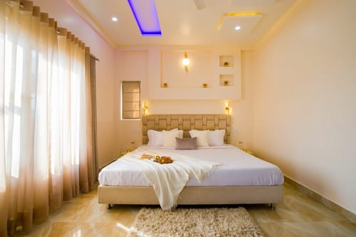 Clouds Nest | 4-BHK Pet-friendly Retreat With Terrace & Hill Views by Naukuchiatal – 4 bedroom villa in Nainital, Uttarakhand