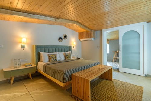 Chapter 5 @ The Ever House W/ Open Air Jacuzzi – 2 bedroom villa in Kasauli, Himachal Pradesh