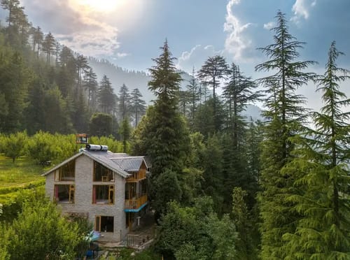 Jibhi Peaks Duplex Cottage With A Hot Tub