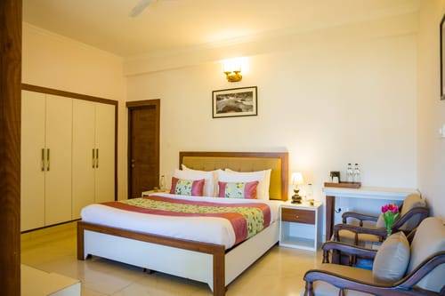 Sukhmani Cottage | 5-BHK Hilltop Hideaway With Garden, Terrace & Scenic Views – 5 bedroom villa in Kasauli, Himachal Pradesh