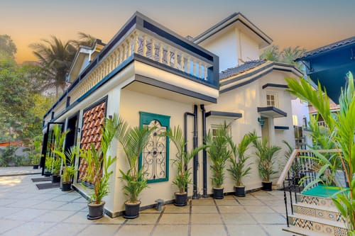 Goan Bliss Premium Room | Aesthetic Suite in a Boutique Resort with Pool, Dining, Library & Serene Tropical Setting – 1 bedroom villa in South Goa, Goa