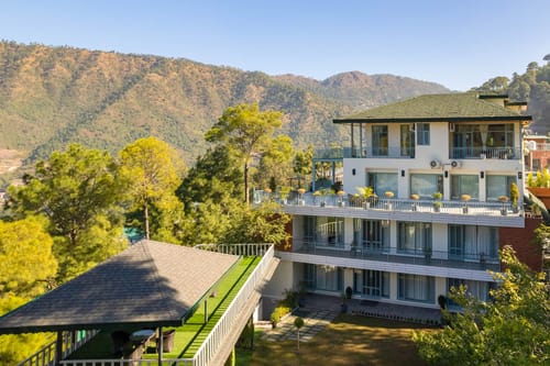 Bliss @ Aykon Estate w/ Outdoor Pool – 5 bedroom villa in Kasauli, Himachal Pradesh