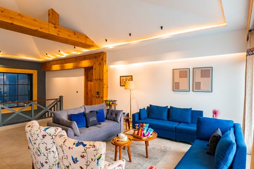 The Retreat Villa | 4-BHK Hillside Retreat with Indoor Pool, Jacuzzis | Near Kasauli Hill Station – 4 bedroom villa in Kasauli, Himachal Pradesh