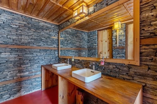 Suro Woodbine Chalet | Pet-friendly Suite With A Balcony, Restaurant & Outdoor Seating – 1 bedroom villa in Shimla, Himachal Pradesh