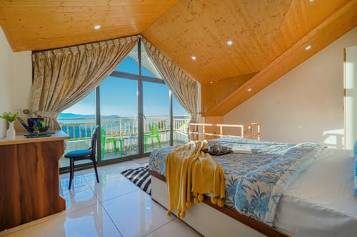 Hillshades Retreat | 6-BHK Villa With Sit-out Area, Private Pool, Restro, Game Zone, Panoramic Hill Views & a Lift – 6 bedroom villa in Kasauli, Himachal Pradesh