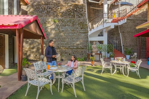 Golden Meadow Villa | Pet-friendly Hillside 3-BHK Retreat With Outdoor Lounge, Balcony & Scenic Views – 3 bedroom villa in Kasauli, Himachal Pradesh