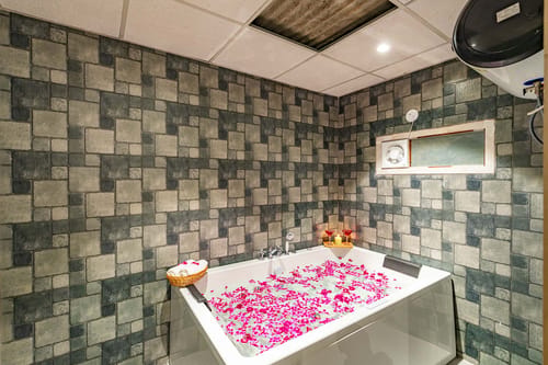 Walnut @ Gauhar w/ Indoor Jacuzzi – 4 bedroom villa in Srinagar, Jammu And kashmir