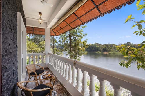 Vintage Retreat | 5-BHK Riverfront Heritage Villa With Speed Boat, Ayurvedic Spa & Cultural-Themed Rooms Near Malayattoor – 5 bedroom villa in Kochi, Kerala