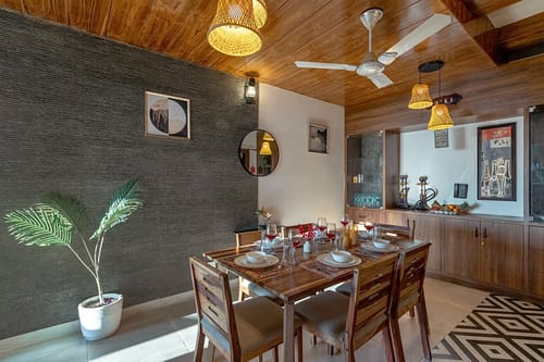 Evara | Serene Pet-friendly 4-BHK Hill Retreat With Balcony, Fireplace & Scenic Views – 4 bedroom villa in Mussoorie, Uttarakhand
