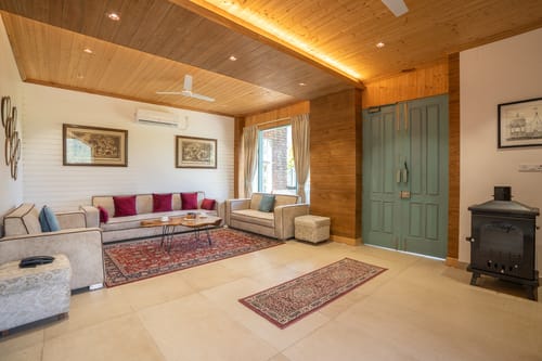 Moon @ Aykon Estate W/ Outdoor Pool – 2 bedroom villa in Kasauli, Himachal Pradesh