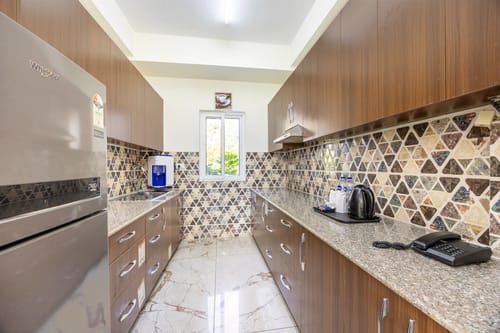 Kingdom Heartz | Elegant Pet-friendly 2-BHK Apartment With Balcony, Common Pool, Common Garden & Restaurant  – 2 bedroom villa in Nainital, Uttarakhand