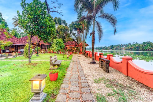 Palm Dale Deluxe Room | Serene Heritage Retreat by the Backwaters with Garden & Restaurant – 1 bedroom villa in Alappuzha, Kerala