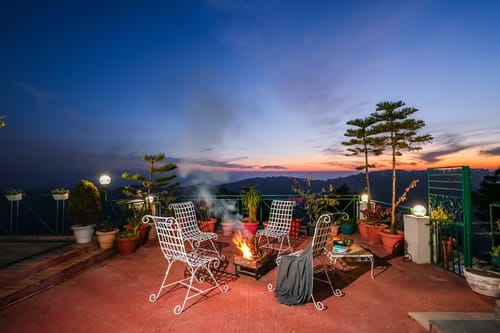 Berlin House | 4-BHK Pet-friendly Villa with Outdoor Seating & Perfect Sunset, Sunrise & Valley Views – 4 bedroom villa in Kasauli, Himachal Pradesh