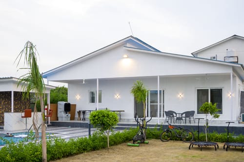Vashisht Villa | Pet-friendly 3-BHK Farmhouse With Private Pool, Garden & Bar – 3 bedroom villa in Delhi Ncr, Delhi