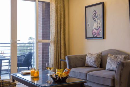 Skyline Grove | Stylish 3-BHK Apt With Scenic Views – 3 bedroom villa in Kasauli, Himachal Pradesh