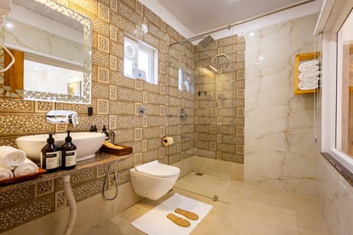 Mandovar Mountain Valley Retreat | 4 Room Pet-friendly Suite In a Private Estate with Shared Pool, Garden, Restaurant & Hill Views – 4 bedroom villa in Udaipur, Rajasthan